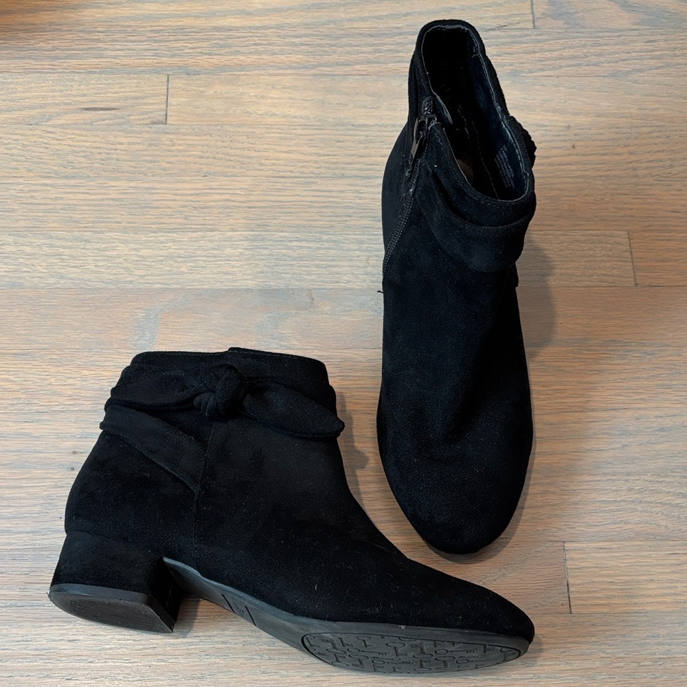 Copper Key girls suede booties with bow